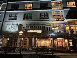 Summit Alpine Abode Hotel